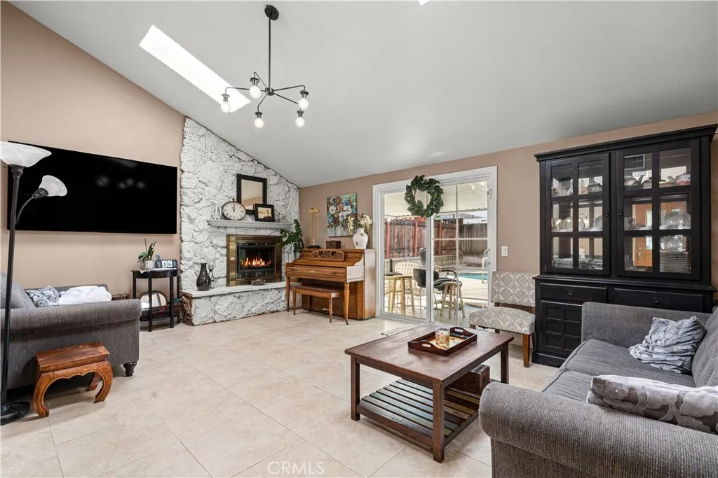 3496 Briarvale Street, Corona, California 92879 home-pic-10